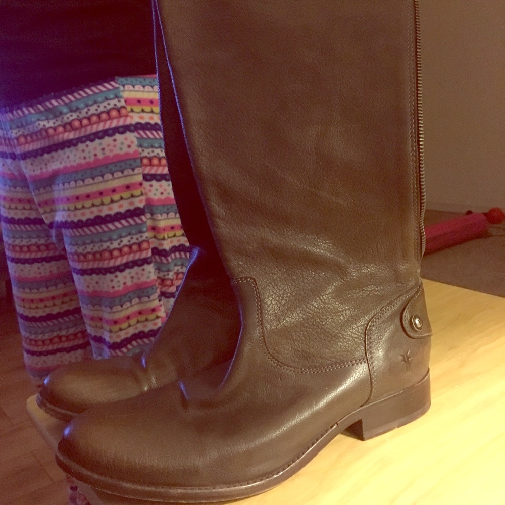 Frye Melissa Button Back Zip taupe/grey boots